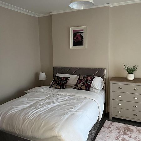 3 Bed Cozy Antrim Apartment With Great Views Екстериор снимка
