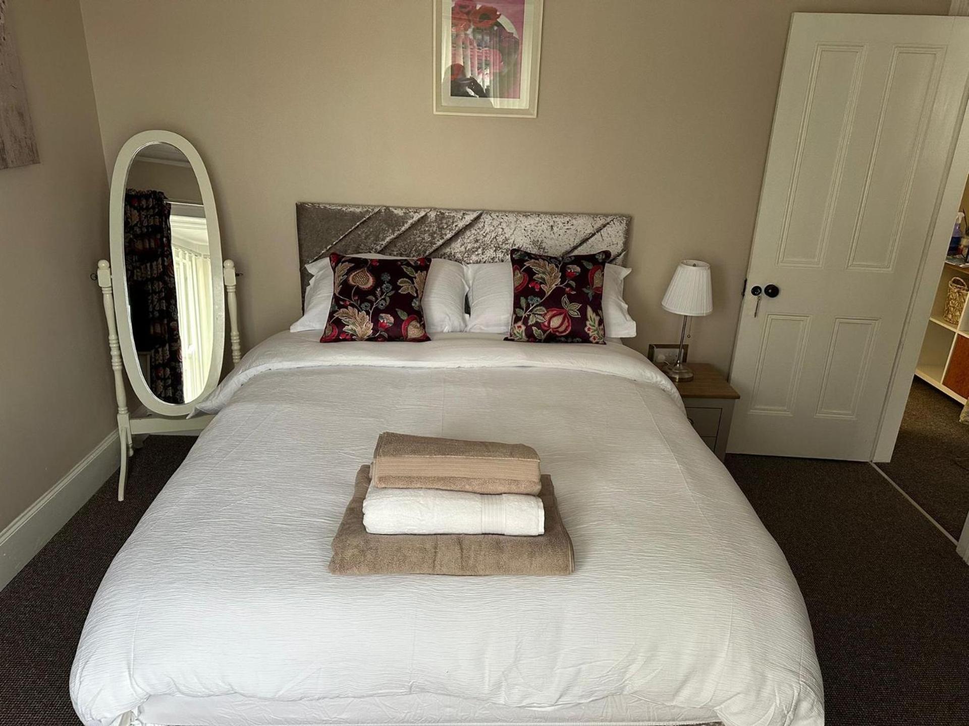 3 Bed Cozy Antrim Apartment With Great Views Екстериор снимка